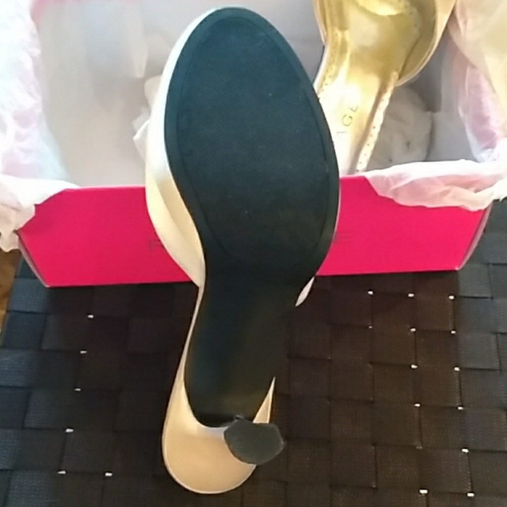 Shoes - Picture 2 of 3